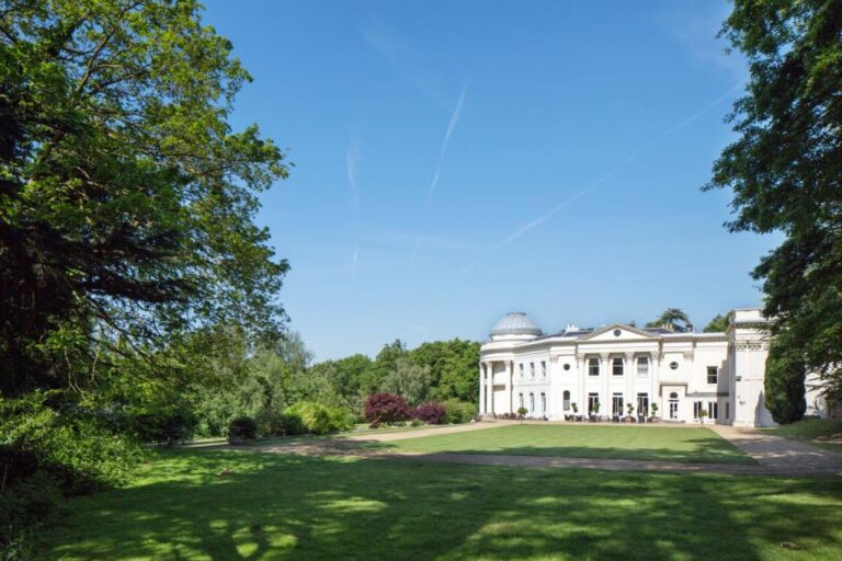 Квартира с двумя спальнями площадью 3500 футов в особняке на территории гольф поля