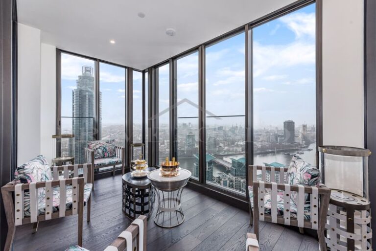 Квартира с тремя спальнями в Лондоне на берегу Темзы