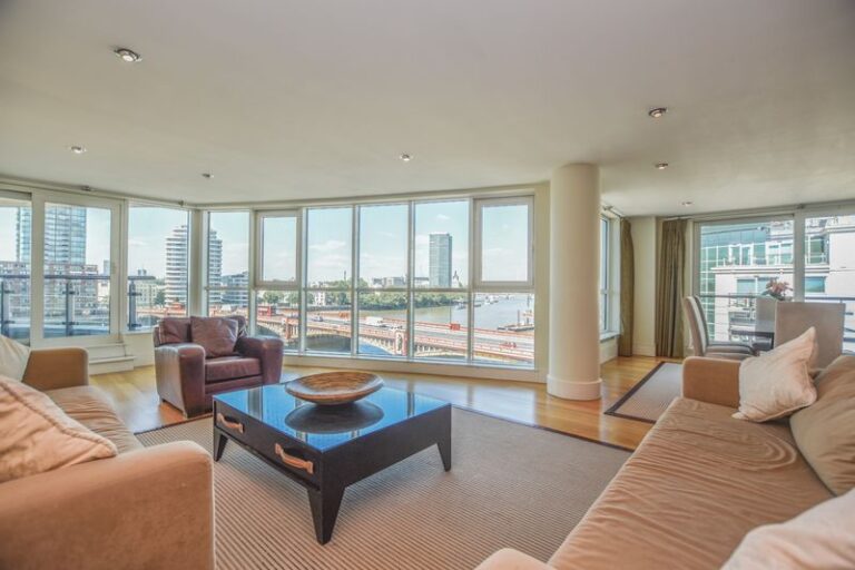 Квартира в Лондоне с тремя спальнями в Лондоне на берегу Темзы